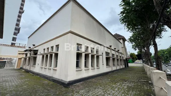 image GEDUNG DI JALAN PANGLIMA SUDIRMAN DI JANTUNG KOTA SURABAYA LOKASI STRATEGIS DEKAT DENGAN MALL TUNJUNGAN PLAZA, HOTEL, PERKANTORAN (1)
