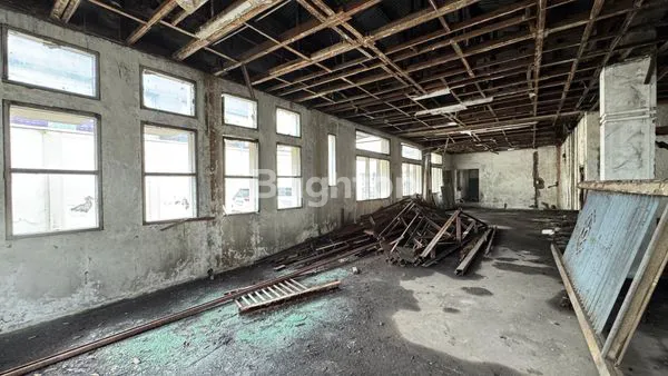 image GEDUNG DI JALAN PANGLIMA SUDIRMAN DI JANTUNG KOTA SURABAYA LOKASI STRATEGIS DEKAT DENGAN MALL TUNJUNGAN PLAZA, HOTEL, PERKANTORAN (5)