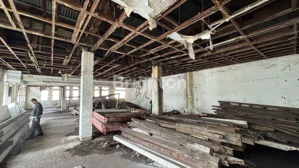 image GEDUNG DI JALAN PANGLIMA SUDIRMAN DI JANTUNG KOTA SURABAYA LOKASI STRATEGIS DEKAT DENGAN MALL TUNJUNGAN PLAZA, HOTEL, PERKANTORAN (4)