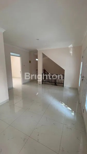 image RUMAH SIAP HUNI, CLUSTER EKSKLUSIF PICCADILLY LIPPO CIKARANG (4)