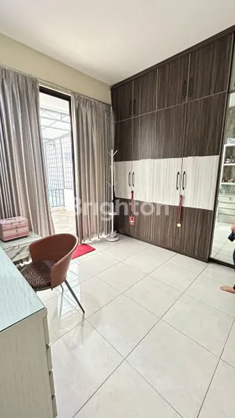 image RUMAH MEWAH 3 LANTAI DI PALMYRA ALAM SUTERA (3)