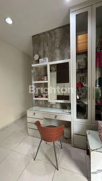 image RUMAH MEWAH 3 LANTAI DI PALMYRA ALAM SUTERA (7)