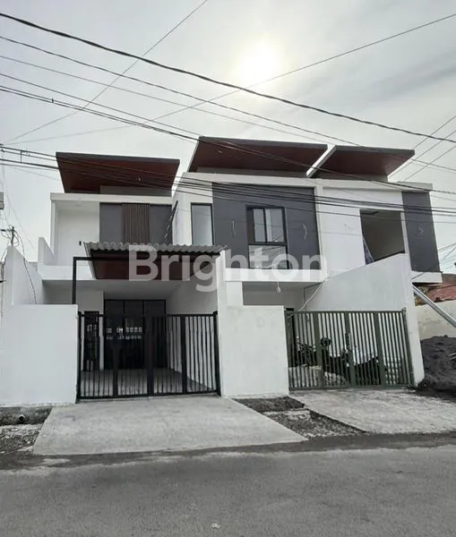 image RUMAH BARU HOOK MODERN TROPICAL DI SEMOLOWARU\N\N (1)
