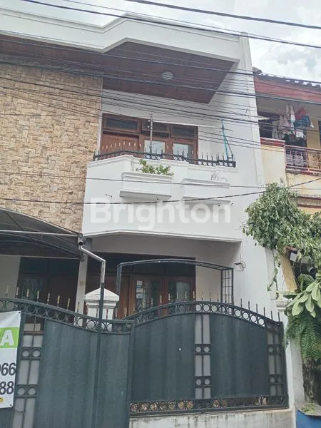 image DIJUAL CEPAT! RUMAH 2,5 LANTAI KOKOH & SIAP HUNI | KOMPLEK PERUMAHAN ABADI – DUREN SAWIT, JAKARTA TIMUR (1)