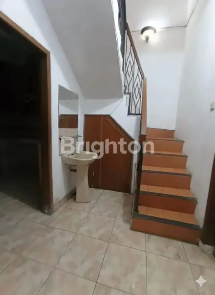 image DIJUAL CEPAT! RUMAH 2,5 LANTAI KOKOH & SIAP HUNI | KOMPLEK PERUMAHAN ABADI – DUREN SAWIT, JAKARTA TIMUR (5)