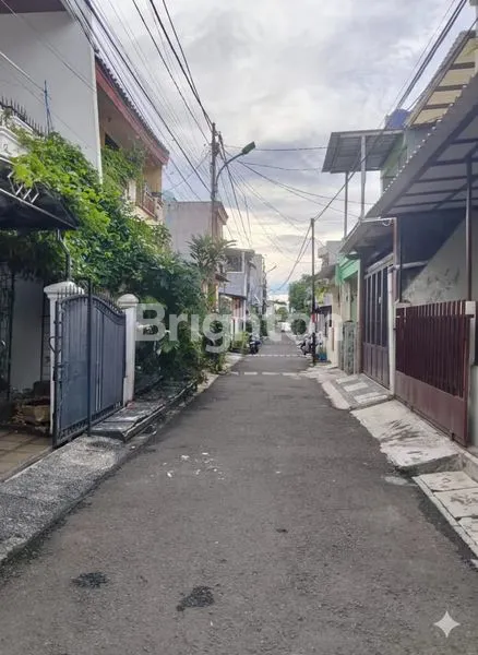 image DIJUAL CEPAT! RUMAH 2,5 LANTAI KOKOH & SIAP HUNI | KOMPLEK PERUMAHAN ABADI – DUREN SAWIT, JAKARTA TIMUR (8)