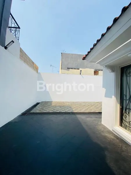 image RUMAH MEWAH 2 LANTAI DI LIPPO CIKARANG, LT 294M² (2)