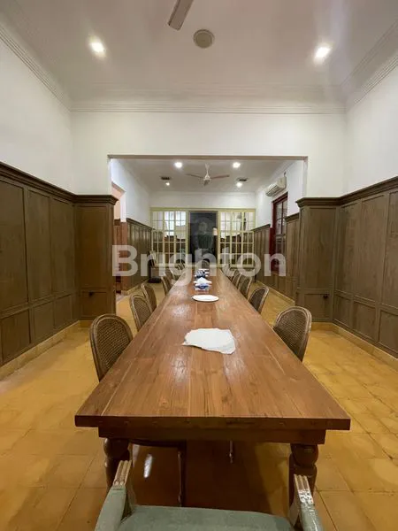 image BANGUNAN KOMERSIAL LUAS DENGAN PARKIR BESAR & AKSES STRATEGIS DI MENTENG JAKARTA PUSAT (7)