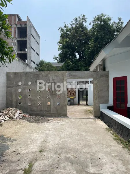 image BANGUNAN KOMERSIAL LUAS DENGAN PARKIR BESAR & AKSES STRATEGIS DI MENTENG JAKARTA PUSAT (2)