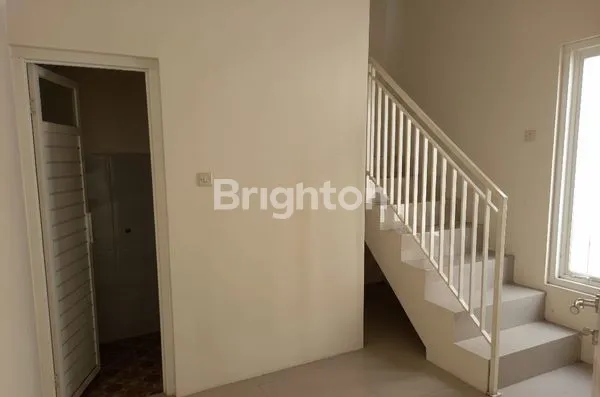 image RUMAH 2 LANTAI RAYA PANDANSARI WAGIR (3)