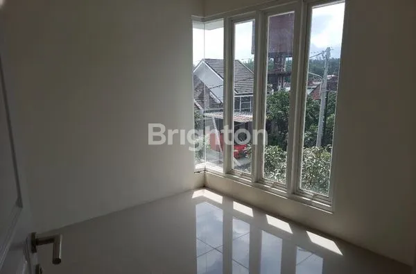 image RUMAH 2 LANTAI RAYA PANDANSARI WAGIR (5)