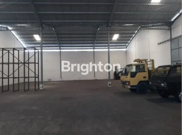 image GUDANG RAYA KENJERAN SIAP PAKAI AKSES CONTAINER 40 FT (2)