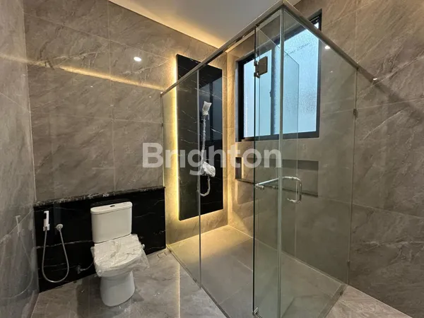 image RUMAH BARU MODERN MINIMALIS SPLIT LEVEL PAKUWON DEKAT GRAHA DAN CITRALAND (8)