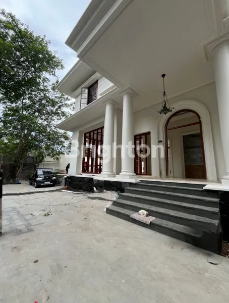 image RUMAH MEWAH 3 LANTAI FULL FURNISHED – KEMANG TIMUR | JAKARTA SELATAN (1)