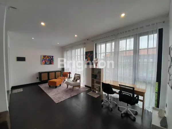 VILLA MEWAH 3 LANTAI DI GIANYAR DEKAT PUSAT KOTA