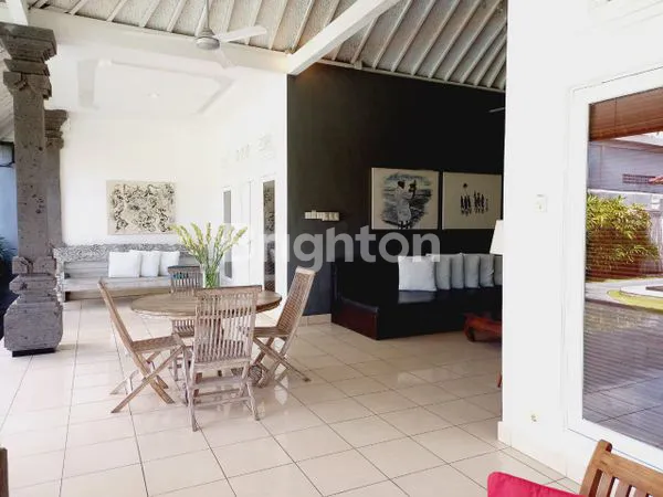 image VILLA MEWAH SIAP HUNI DI SEMINYAK DEKAT PANTAI (1)