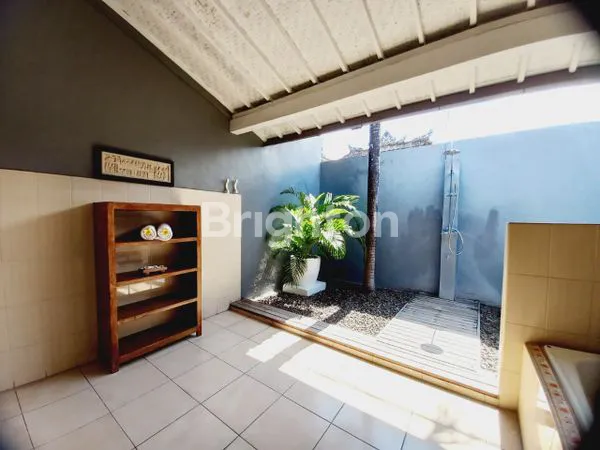 image VILLA MEWAH SIAP HUNI DI SEMINYAK DEKAT PANTAI (6)