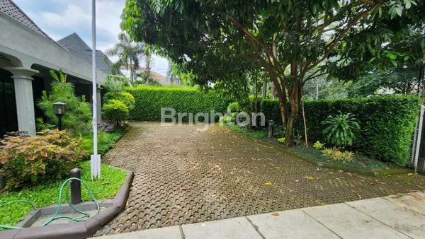 image RUMAH LUAS 695 M² SUPER LANGKA DI JANTUNG KOTA BANDUNG! SELANGKAH KE GEDUNG SATE - LEGALITAS SHM SIAP DITRANSAKSIKAN (4)