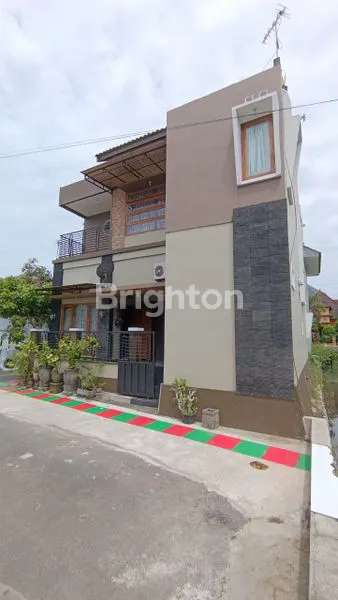 image RUMAH MODERN MINIMALIS SIAP HUNI DI KOTA BLITAR (2)