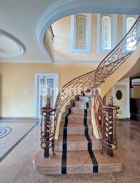 image RUMAH MEWAH HOOK 7 KT DI RENON (2)