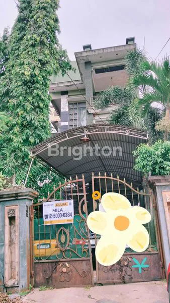 image RUMAH 3 LANTAI DI PERUMAHAN WIKA (1)