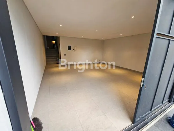 image RUMAH MEWAH LT 330 LB 600 DI PAKUWON INDAH (3)