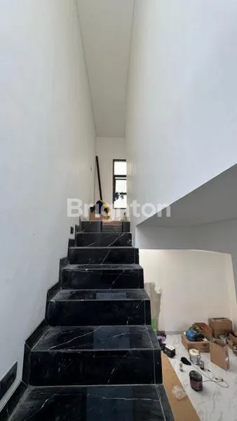 image RUMAH BARU SEMOLOWARU, 2 KT, HADAP BARAT, SHM (3)