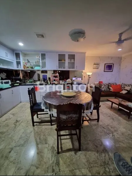 image RUMAH 2 LANTAI DI SLIPI, LT 150M², 5 KT & 3 KM (2)