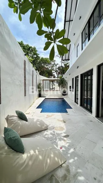 image 3 BEDROOMS VILLA IN SEMINYAK NEAR CANGGU (1)