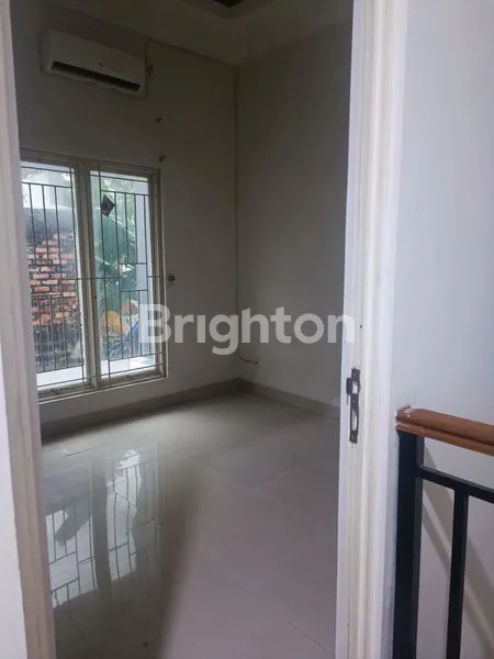 image RUMAH 2 LANTAI DI PEMUDA TAMPAN (6)