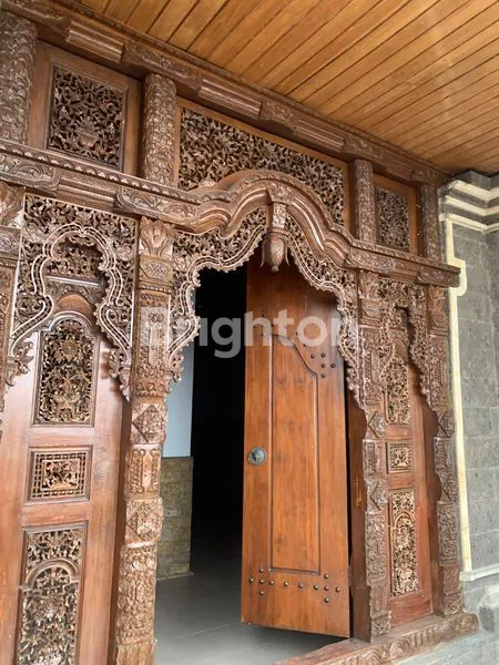 image BUTUH UANG CEPAT! – KESEMPATAN EMAS JARANG ADA #  DISEWAKAN RUMAH 3 LANTAI – LOKASI STRATEGIS DENPASAR (PADANG SAMBIAN) (1)