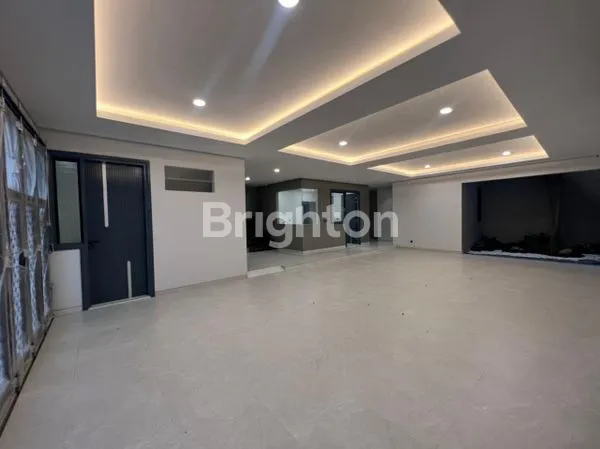 image RUMAH MEWAH MODERN BARU GRESS 3 LANTAI, WATERFRONT, CITRALAND, BONGSO WETAN, MADE, SAMBIKEREP, SURABAYA BARAT, JAWA TIMUR (3)