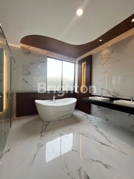 image RUMAH MEWAH MODERN BARU GRESS 3 LANTAI, WATERFRONT, CITRALAND, BONGSO WETAN, MADE, SAMBIKEREP, SURABAYA BARAT, JAWA TIMUR (8)