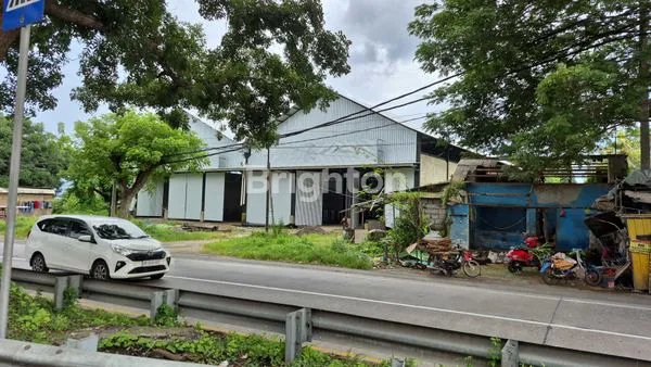 image GUDANG LUAS STRATEGIS PINGGIR JALAN UTAMA PROF IDA BAGUS MANTRA- KETEWEL (1)