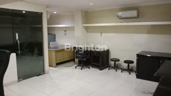 image DISEWAKAN RUKO DEPAN JALAN DI MANGGA BESAR, JAKARTA BARAT (4)