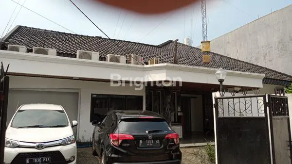 RUMAH 5 KAMAR TIDUR DI AREA SENOPATI, JAKARTA SELATAN