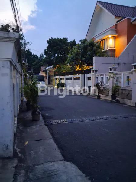 image RUMAH FULL FURNISHED SIAP HUNI DI JALAN SASAK, KEBON JERUK (2)