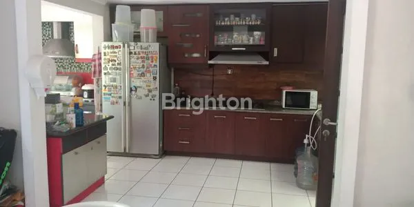 image JUAL CEPAT UNDER MARKET GAYUNGSARI BARAT BANGUNAN TERAWAT SIAP HUNI (6)