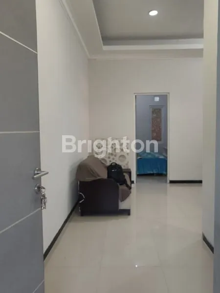 image RUMAH MODERN FULL FURNISHED LENGKAP DENGAN SIRKULASI BAIK DEKAT DENGAN RAYA MERR, KEPUTIH, MULYOSARI, WONOREJO (1)