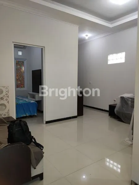 image RUMAH MODERN FULL FURNISHED LENGKAP DENGAN SIRKULASI BAIK DEKAT DENGAN RAYA MERR, KEPUTIH, MULYOSARI, WONOREJO (3)