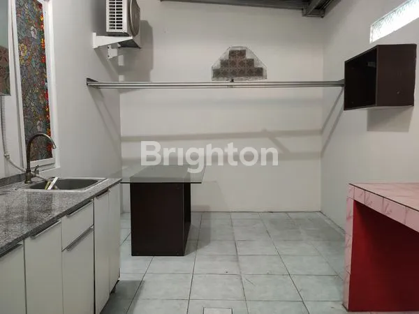 image RUMAH MODERN FULL FURNISHED LENGKAP DENGAN SIRKULASI BAIK DEKAT DENGAN RAYA MERR, KEPUTIH, MULYOSARI, WONOREJO (6)