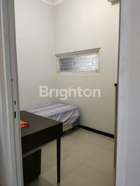 image RUMAH MODERN FULL FURNISHED LENGKAP DENGAN SIRKULASI BAIK DEKAT DENGAN RAYA MERR, KEPUTIH, MULYOSARI, WONOREJO (4)