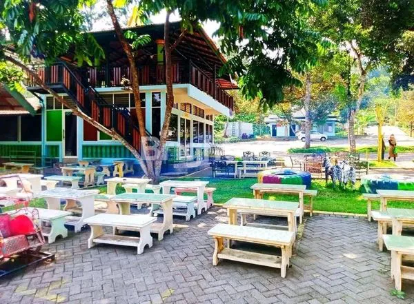 image TEMPAT WISATA KELUARGA PARKIRAN LUAS DAERAH TRAWAS MOJOKERTO (4)