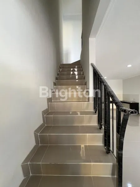 image HUNIAN MODERN DI CLUSTER EROPA ABBEY ROAD, KELAPA GADING (4)