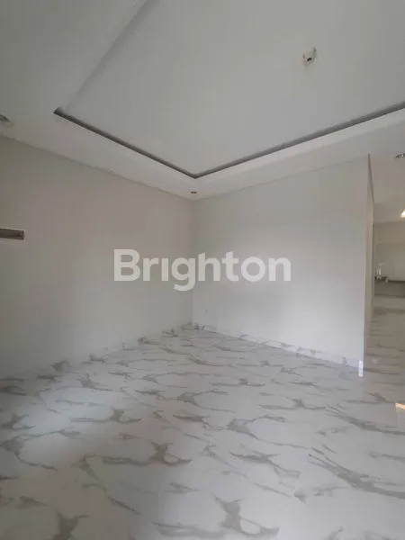 image HUNIAN EKSKLUSIF  2 LANTAI 4+1 KT DI KOTA WISATA CIBUBUR (3)