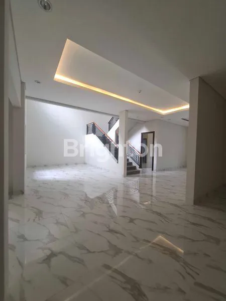 image HUNIAN EKSKLUSIF  2 LANTAI 4+1 KT DI KOTA WISATA CIBUBUR (7)