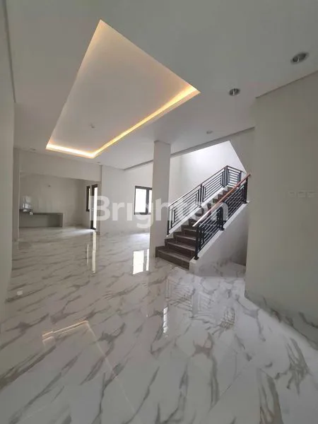 image HUNIAN EKSKLUSIF  2 LANTAI 4+1 KT DI KOTA WISATA CIBUBUR (2)