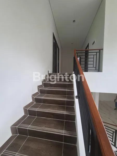 image HUNIAN EKSKLUSIF  2 LANTAI 4+1 KT DI KOTA WISATA CIBUBUR (6)