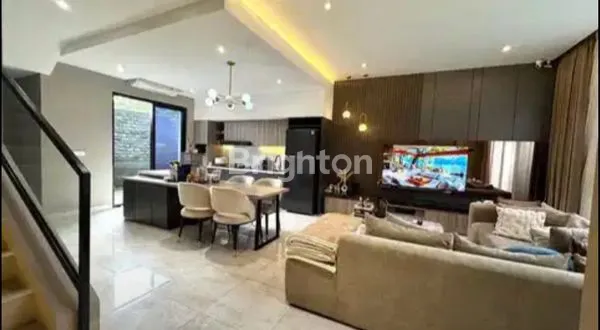 image NIKMATI SUNRISE + VIEW GUNUNG DI TENGAH KOTA || RUMAH 4 LANTAI FULL FURNISH + ELEKTRONIK || TINGGAL BAWA KOPER (5)