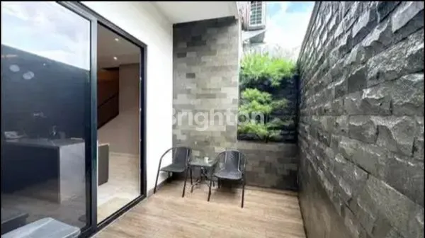 image NIKMATI SUNRISE + VIEW GUNUNG DI TENGAH KOTA || RUMAH 4 LANTAI FULL FURNISH + ELEKTRONIK || TINGGAL BAWA KOPER (6)